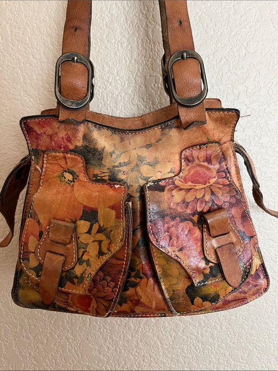 Patricia Nash Handbags - Patricia Nash leather floral bag